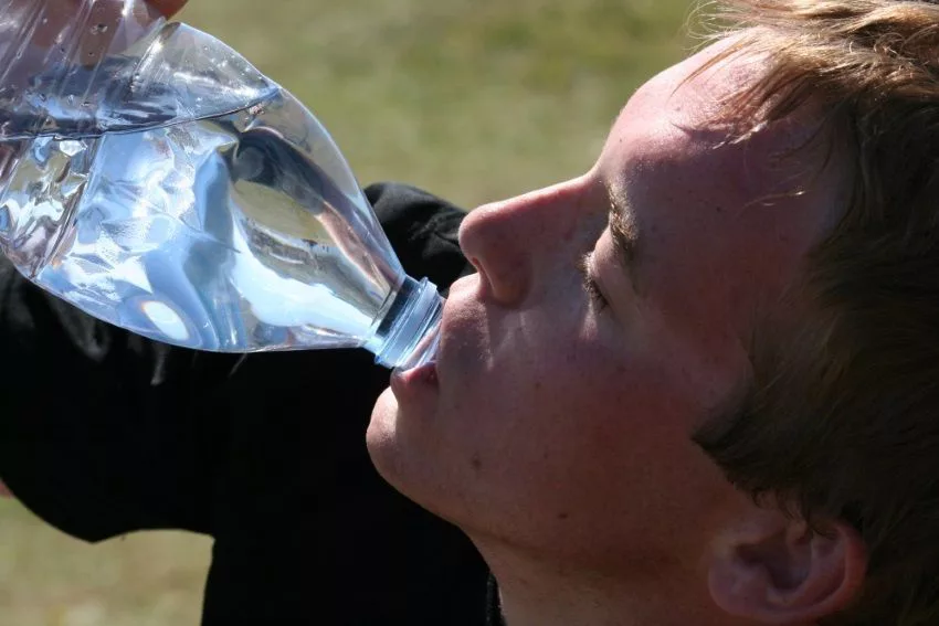 cómo beber agua cada día